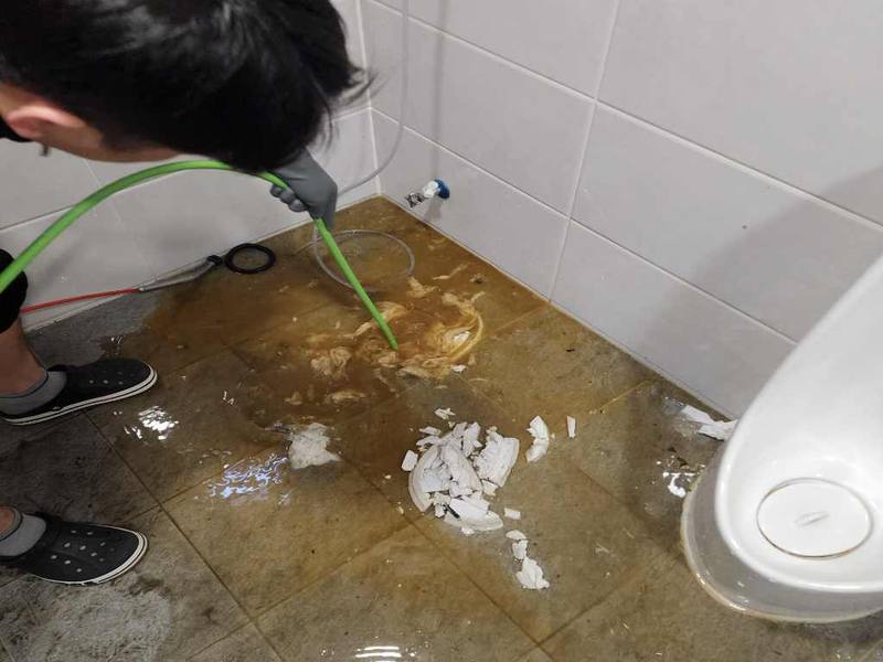 구리 변기역류 작업사례 6